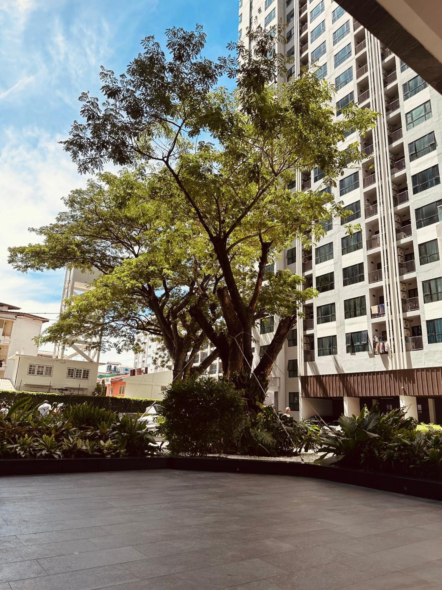 The Base Apartments At Central Pattaja Kültér fotó